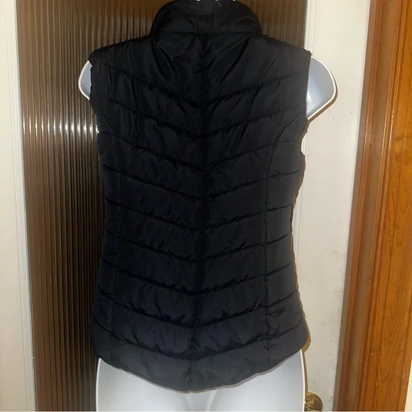 Abercrombie Navy Puffer Vest- size XS - Picture 5 of 7